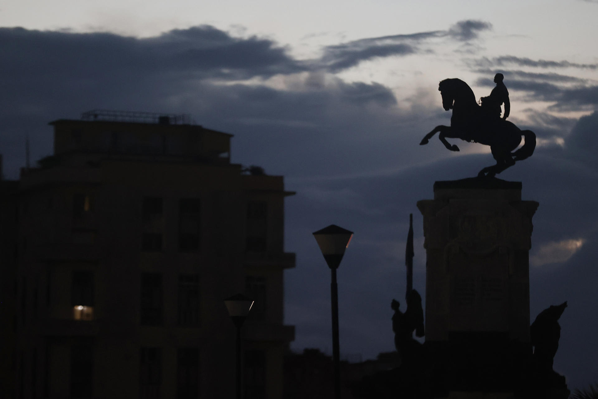 Más de la mitad de Cuba sufrirá apagones simultáneos este sábado. Foto: EFE