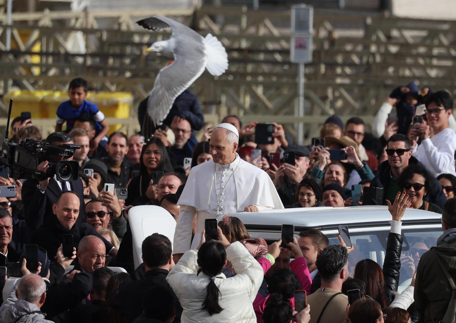 El Papa critica la concentración de la riqueza y a los poderosos que no oyen a los pobres