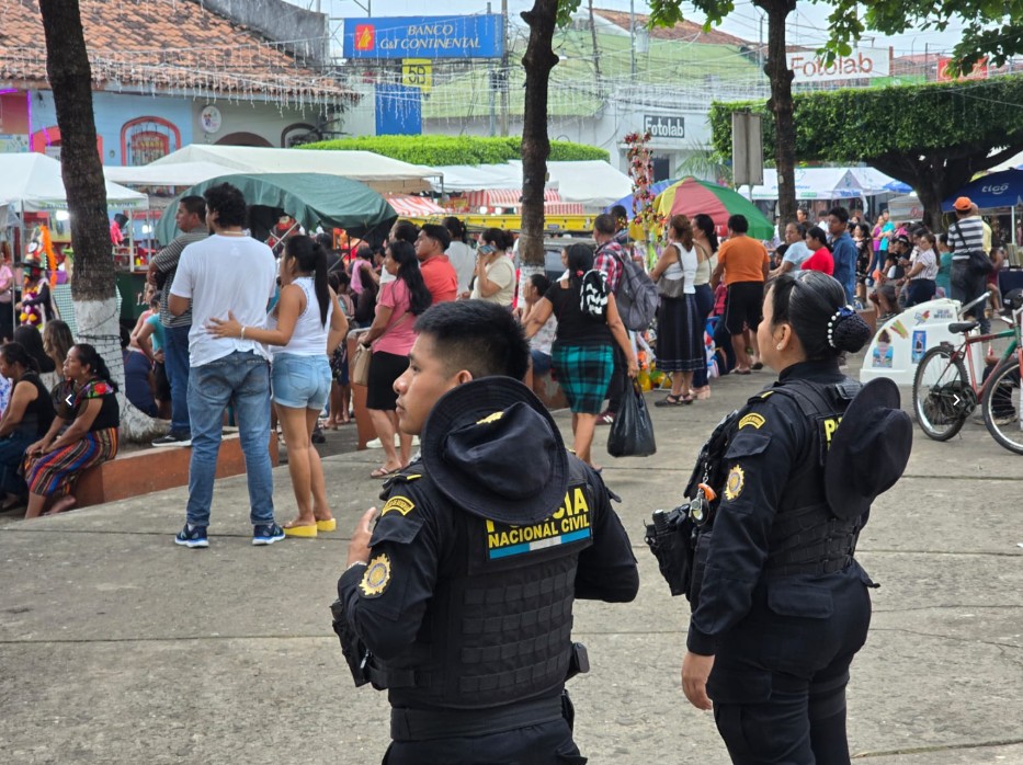 PNC refuerza la seguridad durante la feria titular de Retalhuleu en honor a la Virgen Inmaculada de Concepción
