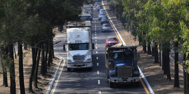 Restringen circulación de transporte de carga durante las fiestas de fin de año