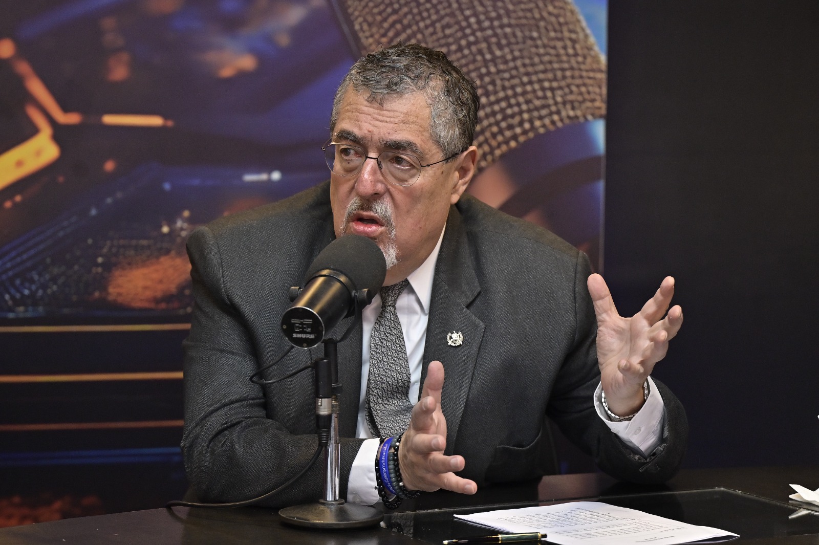 Presidente Arévalo anuncia ayuda económica para las familias de los agentes caídos en el cumplimiento del deber