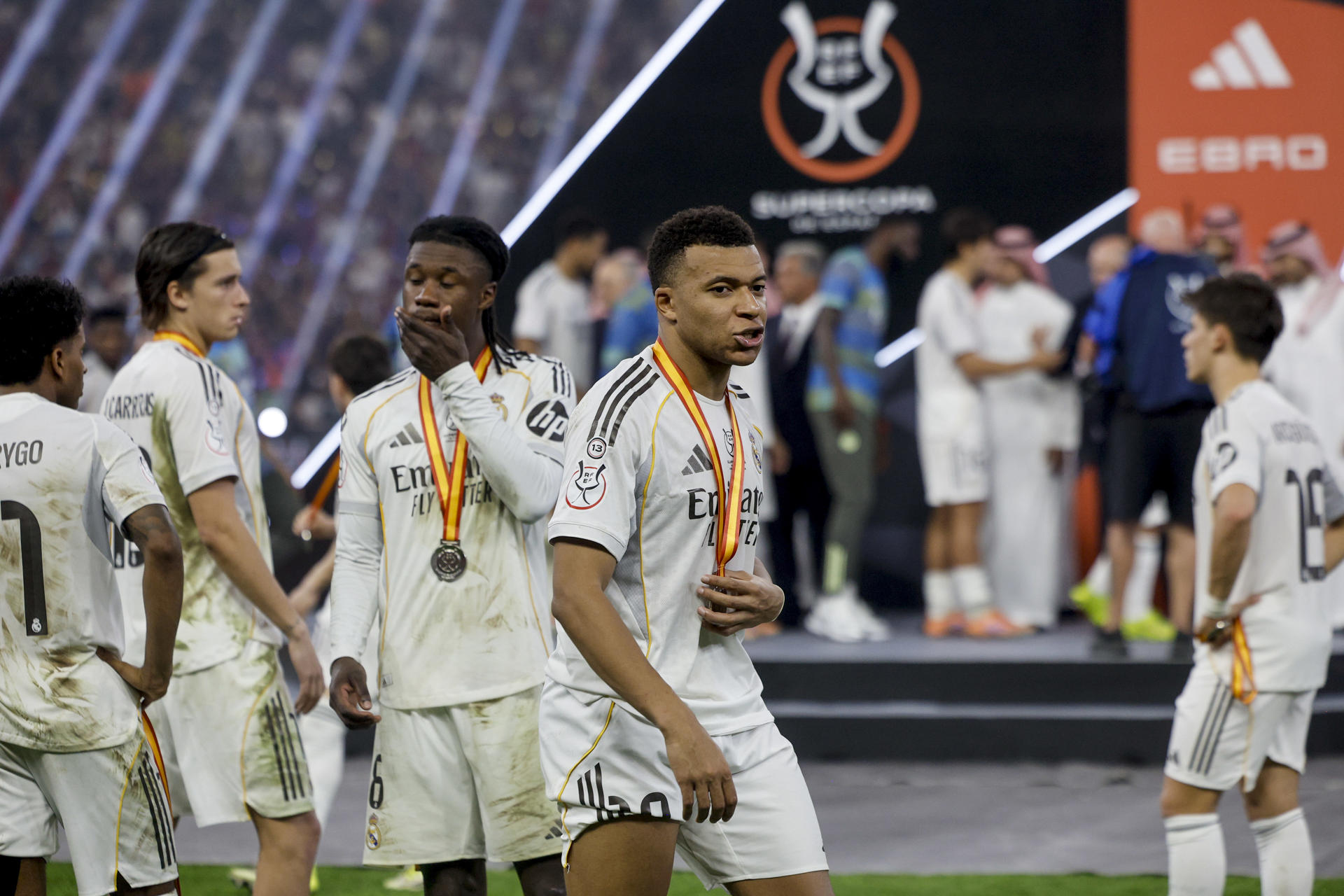 Mbappé vuelve a caer ante el Barcelona en una final