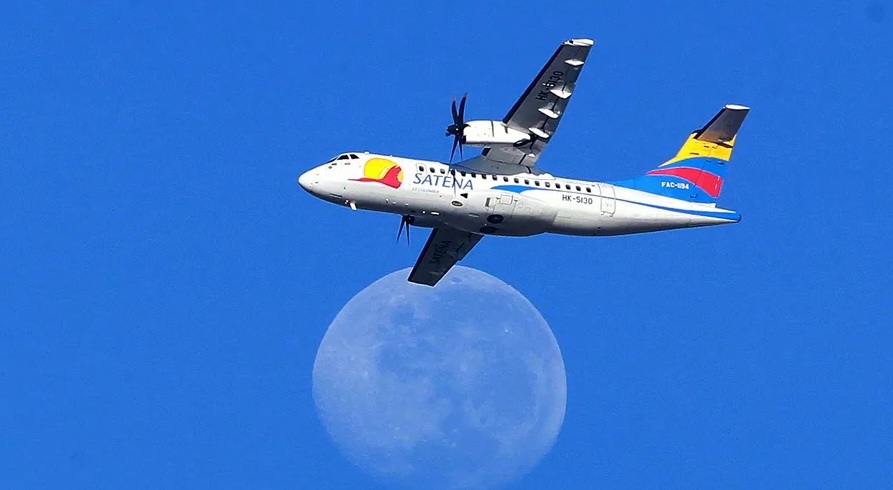 El avión de la compañía colombiana Satena, similar al de la imagen de archivo, desapareció poco antes de las 12 pm en el departamento Norte de Santander.