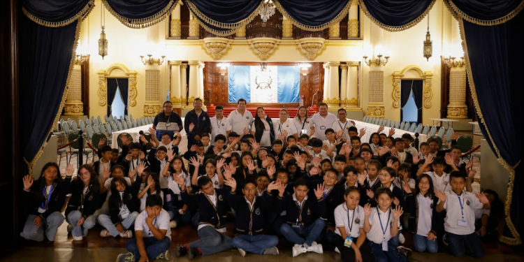 Programa Mi Escuela Viaja al Museo benefició a más de 16 mil estudiantes y docentes
