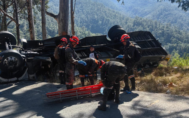 Bus extraurbano involucrado en accidente de Baja Verapaz cuenta con documentación en regla./Foto: Ejército de Guatemala.