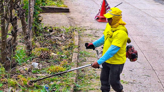 Covial prioriza el bienestar de las carreteras con limpieza de drenajes en vías de San José del Golfo