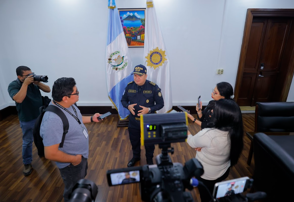 El director de la Policía Nacional Civil (PNC), comisario general David Estuardo Custodio Boteo, en entrevista. / Foto: Gilber García.