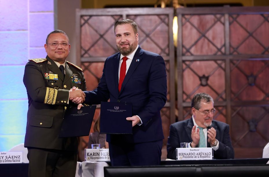 Guatemala impulsa con EE. UU. proyecto ferroviario que conectará a puerto Quetzal