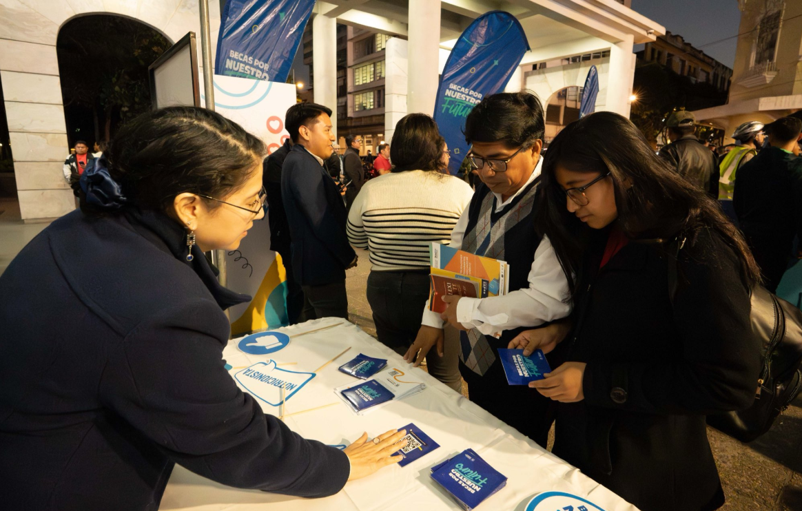 Becas por Nuestro Futuro