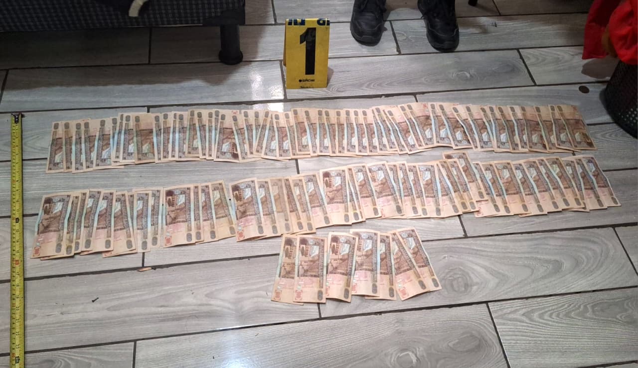 Las autoridades decomisaron más de 450 mil quetzales en efectivo en allanamientos que se llevan a cabo en Quetzaltenango.