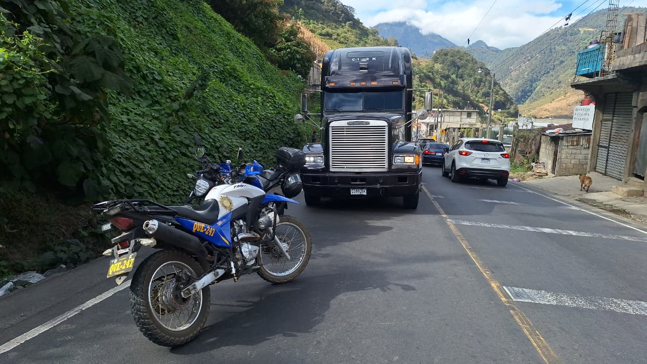 PNC captura a ladrones de furgón en Zunil, Quetzaltenango