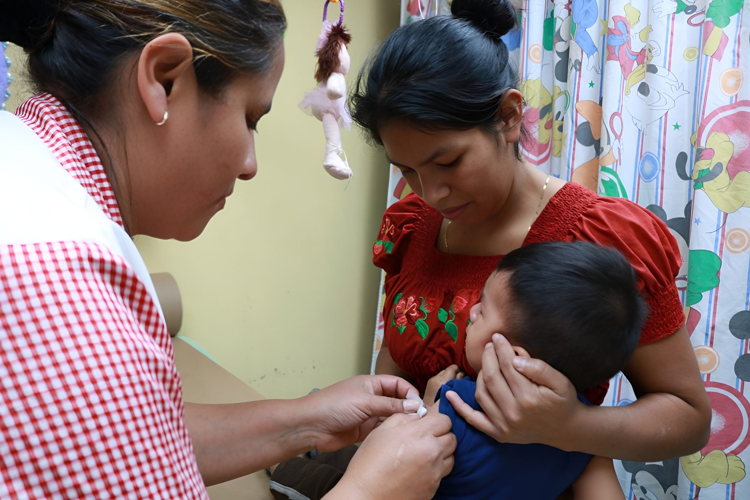 El IGSS refuerza la vigilancia epidemiológica ante los casos de sarampión en el país. (Foto: IGSS)
