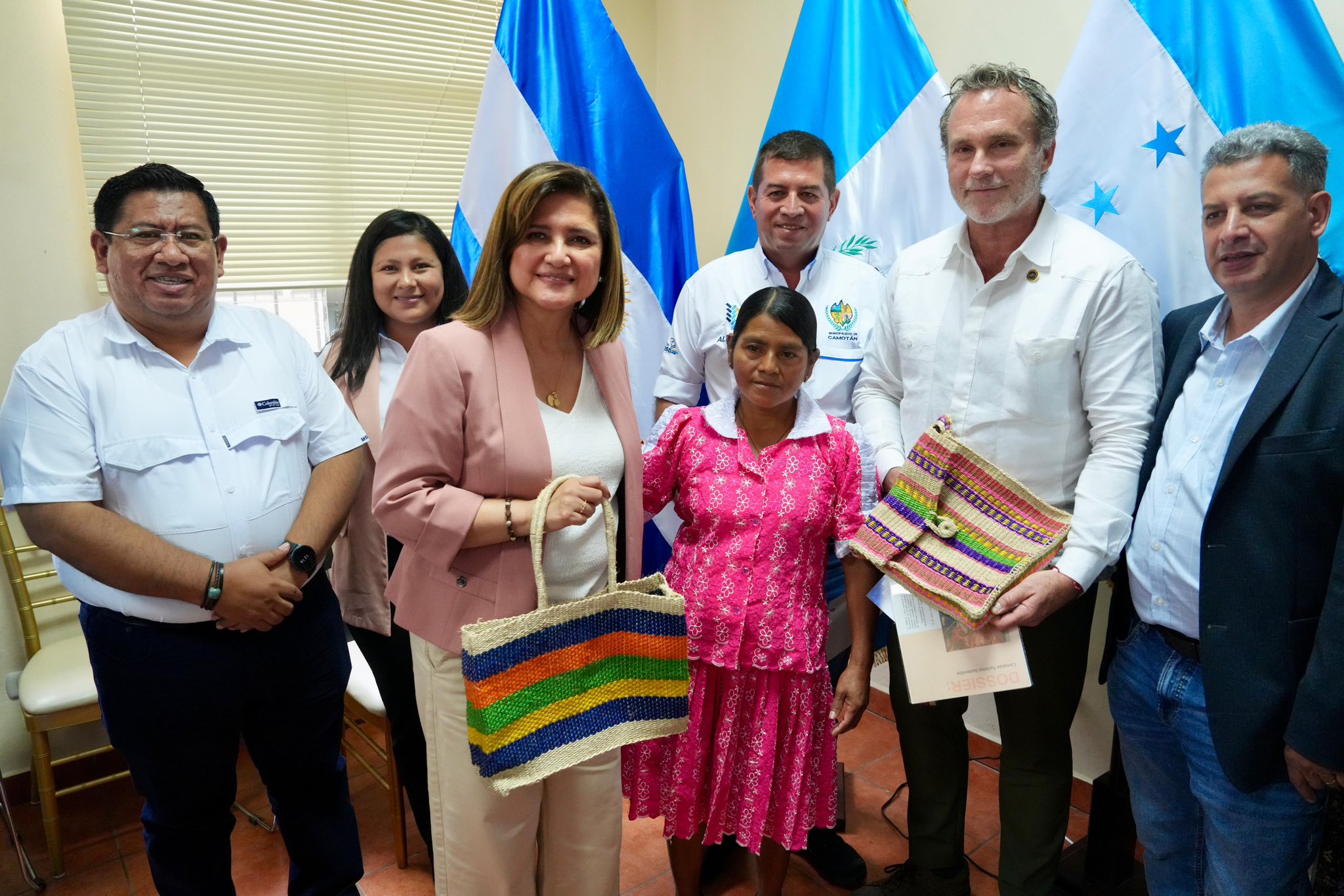 Vicepresidenta y director de Inguat visitaron la región trifinio. (Foto: Vicepresidencia)