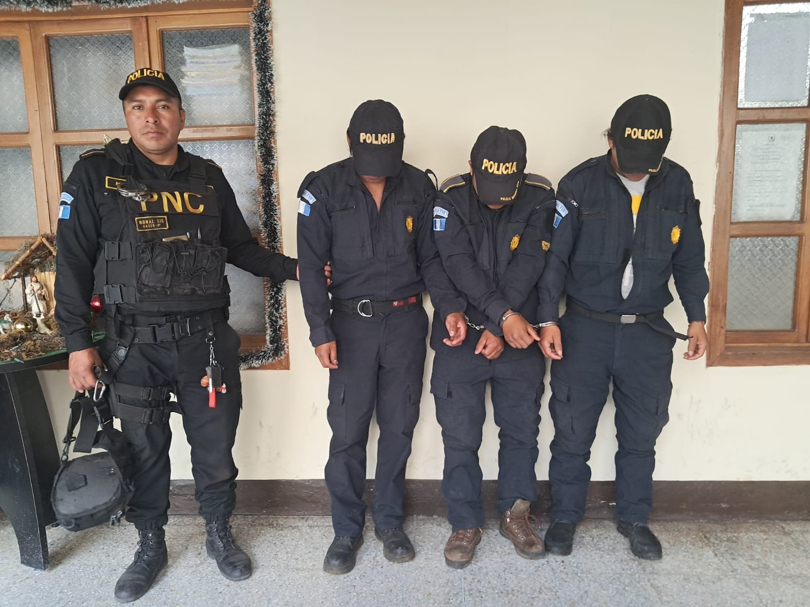 Capturan a tres personas que se hacían pasar por policías en Antigua Guatemala