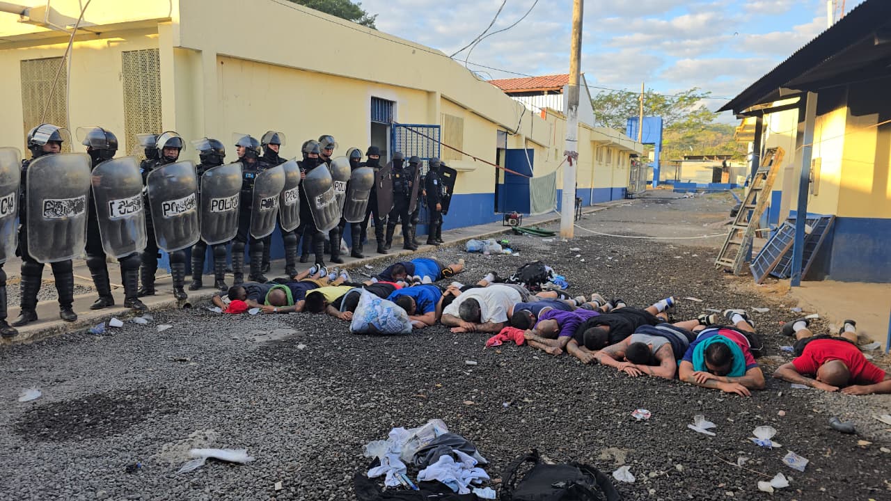 Requisa permite localizar armas, drogas y recuperar equipo penitenciario en cárcel de máxima seguridad Renovación I. (Foto: PNC)