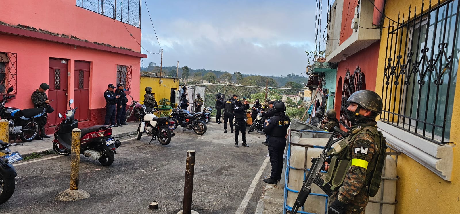 PNC realiza allanamientos en el barrio El Gallito. (Foto: PNC)
