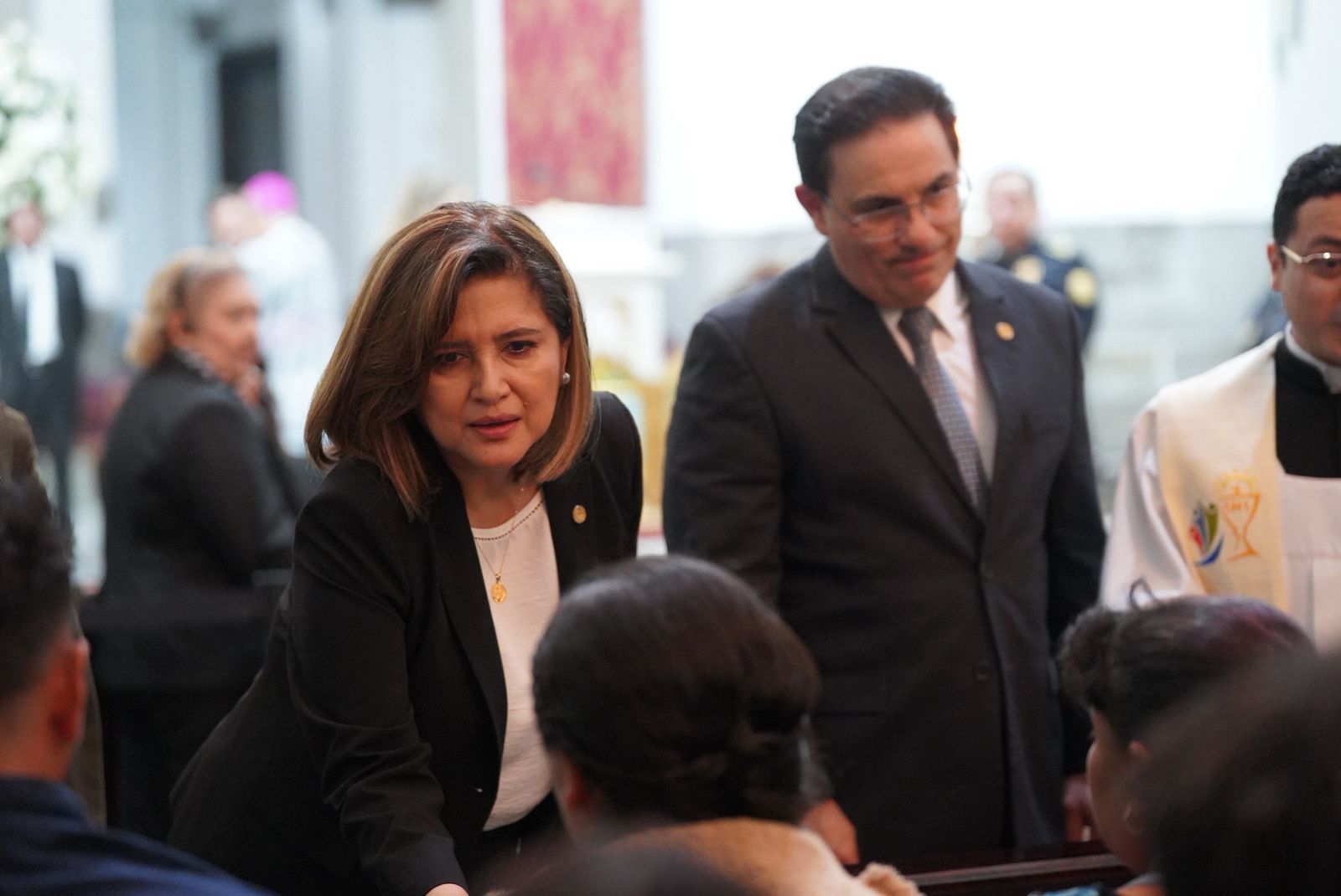 Vicepresidenta Karin Herrera y ministro de Gobernación extendieron sus condolencias a las familias de los agentes de PNC fallecidos. / Foto: PNC.
