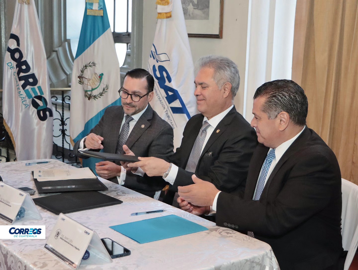 Correos y SAT firman convenio para mejorar el sistema postal./Foto: CIV.