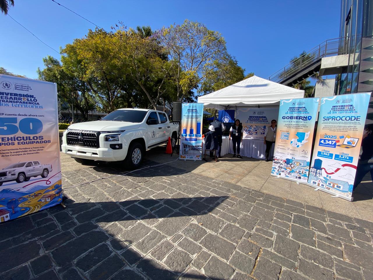 En el estand de la SCEP se muestra uno de los vehículos que forman parte de la nueva flotilla para supervisión de obras.