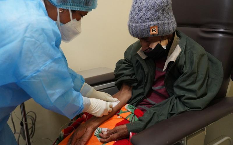 Hospital Pedro de Bethancourt realizó con éxito su primera quimioterapia. (Foto: MSPAS)