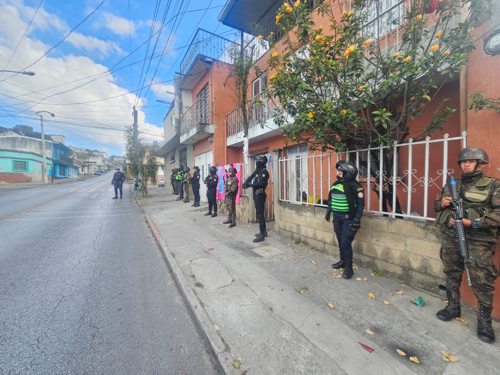 Estado de sitio: PNC y Ejército continúan con operativos en la zona 18