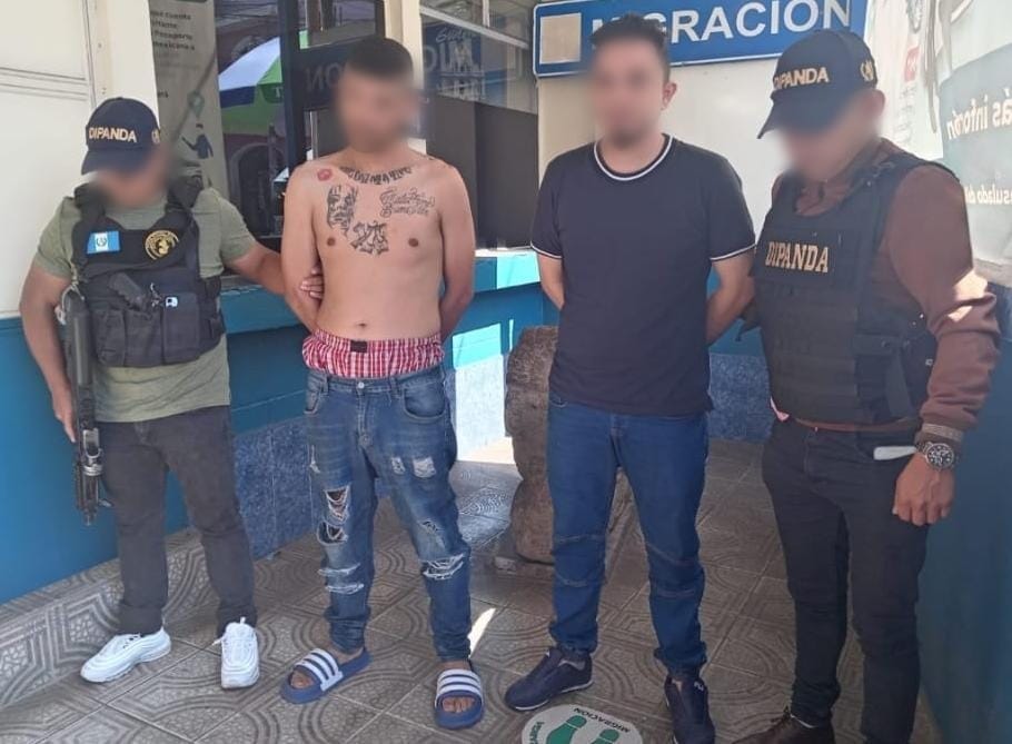 Expulsan a criminales salvadoreños hacia su país de origen./Foto: PNC.