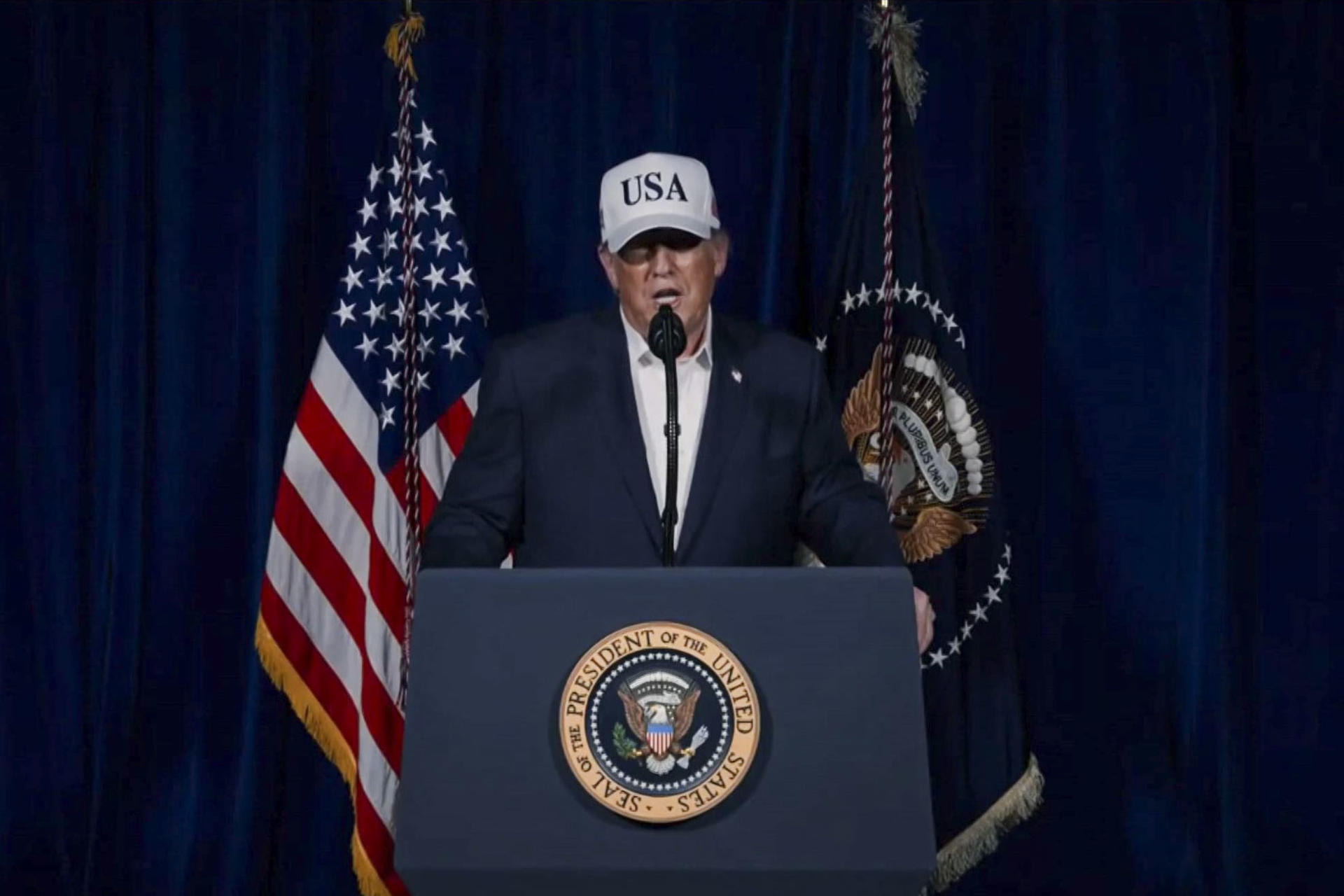 El presidente de Estados Unidos, Donald Trump, en su mensaje sobre el ataque contra Irán. / Foto: EFE/ Cuenta de Truth Social del presidente Trump.
