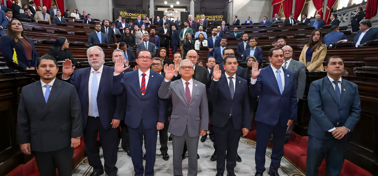 Juramentan a la Comisión de Postulación para la Elección de Fiscal General y Jefe del Ministerio Público