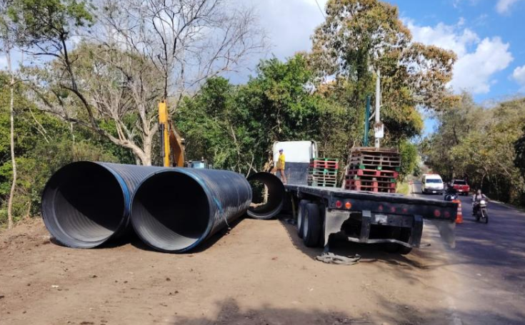 CIV realiza trabajos de sustituto de drenajes en paso vehicular entre Cuilapa y Chiquimulilla
