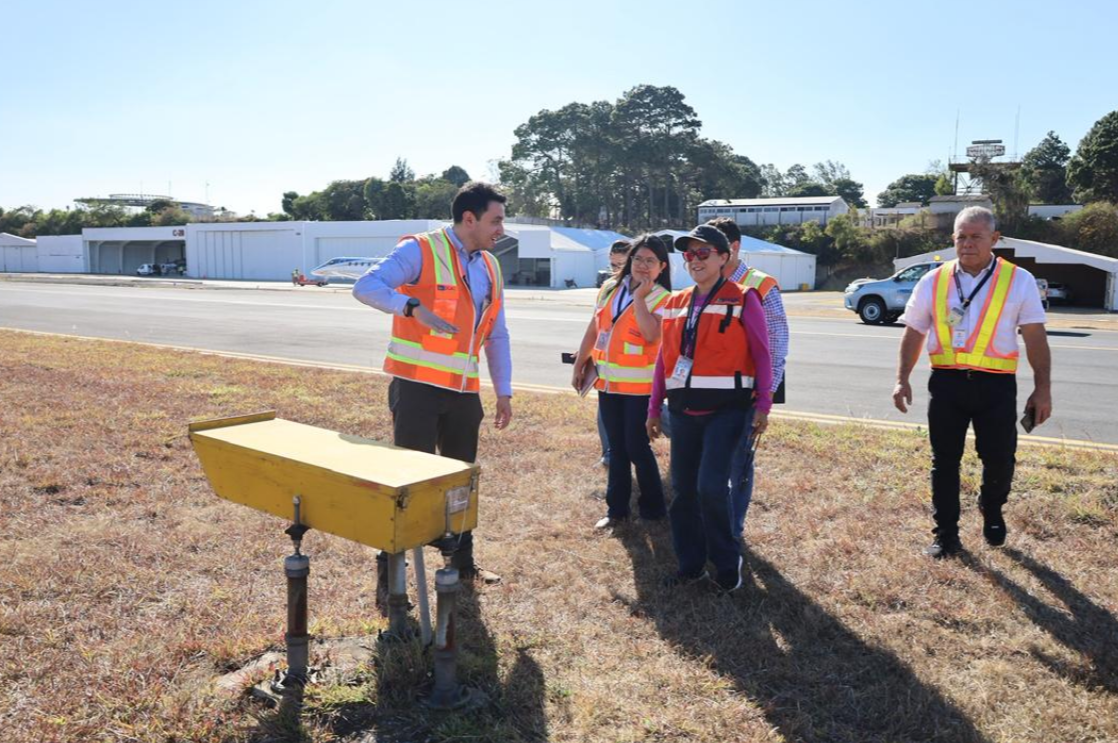 DGAC capacita a 30 futuros supervisores de seguridad aeronáutica./Foto: DGAC.