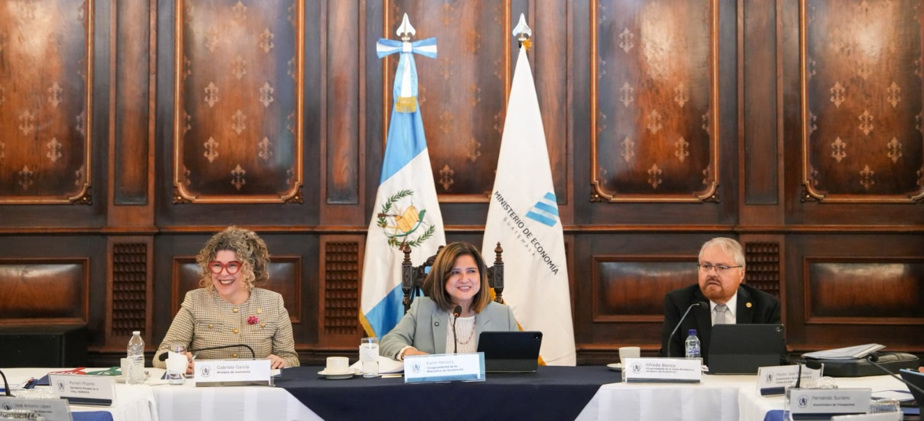 Gabinete económico destaca utilización del Tablero Digital PIB Regional y Departamental