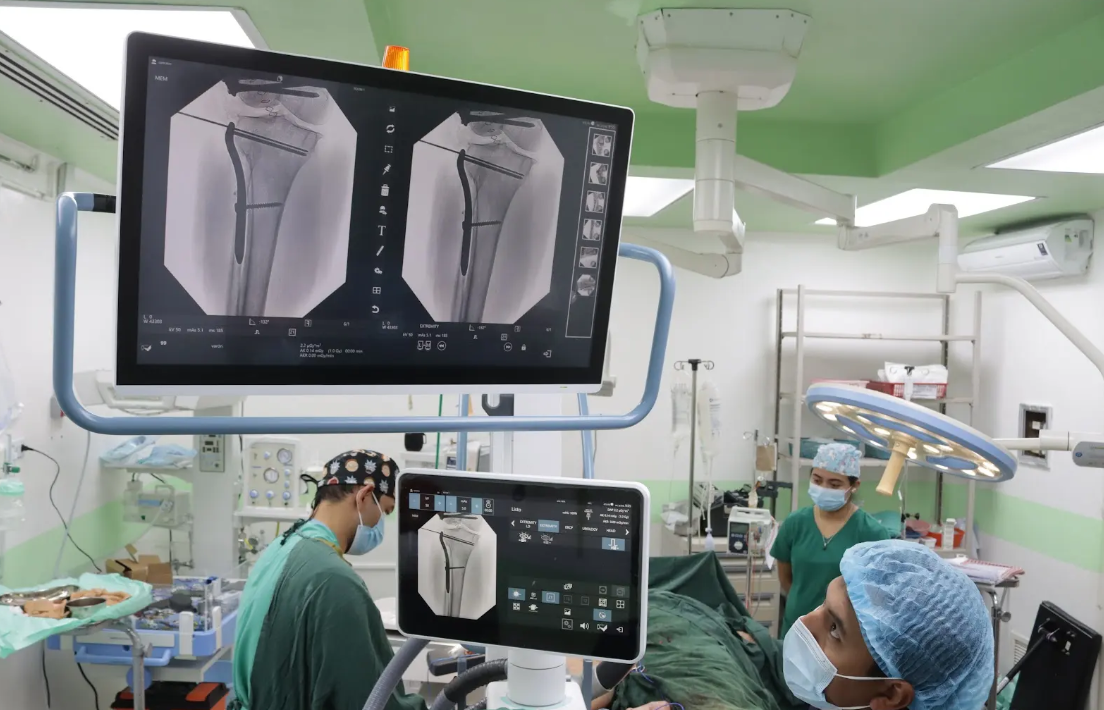 Nuevo equipo aliado dentro del quirófano fortalece la atención en el Hospital de Totonicapán. (Foto: MSPAS)