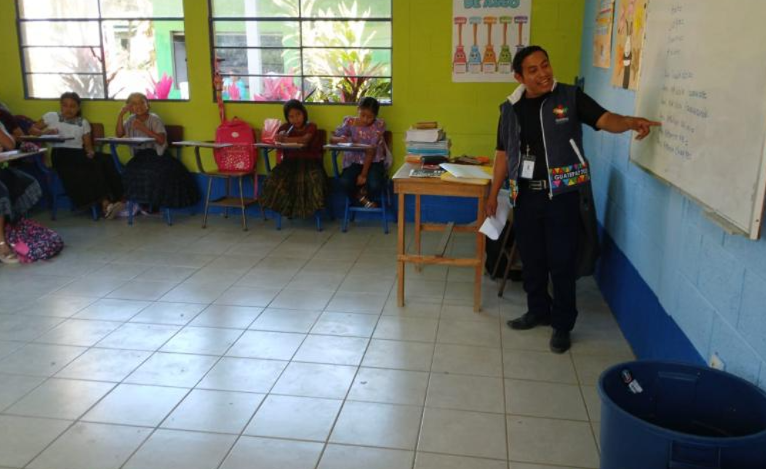 Fortalecen identidad cultural a través de clase magistral de lengua materna en Livingston. (Foto: MCD)