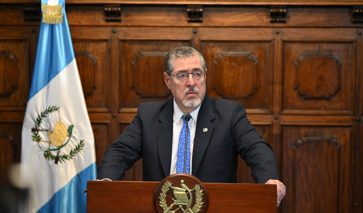 Presidente felicita a gremio de abogados y notarios por elecciones del CANG