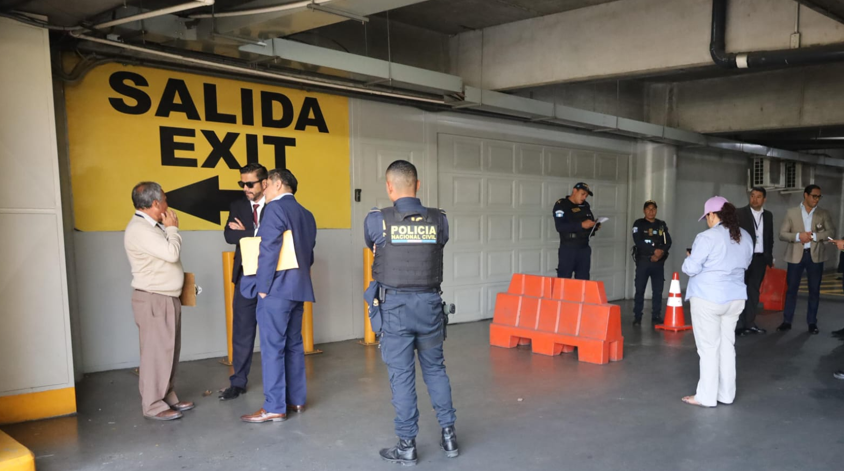 Intervienen en el parqueo del Aeropuerto Internacional La Aurora. (Foto: CIV)