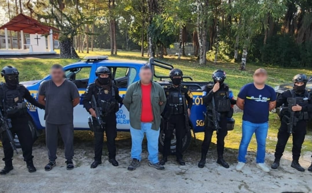 PNC captura a tres extraditables en operativo antinarcótico en Petén