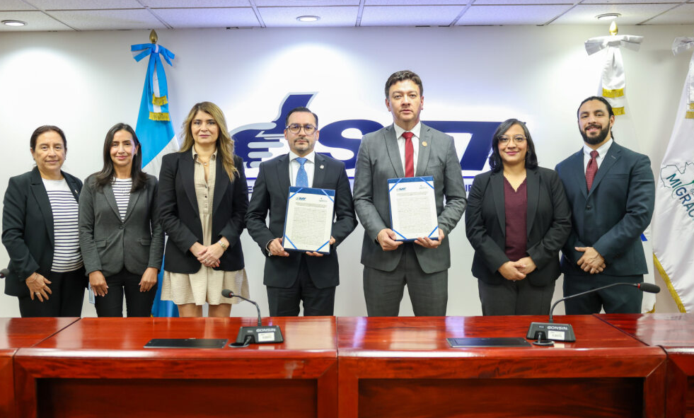 IGM y SAT firman convenio para facilitar la reintegración de migrantes retornados. (Foto: IGM)