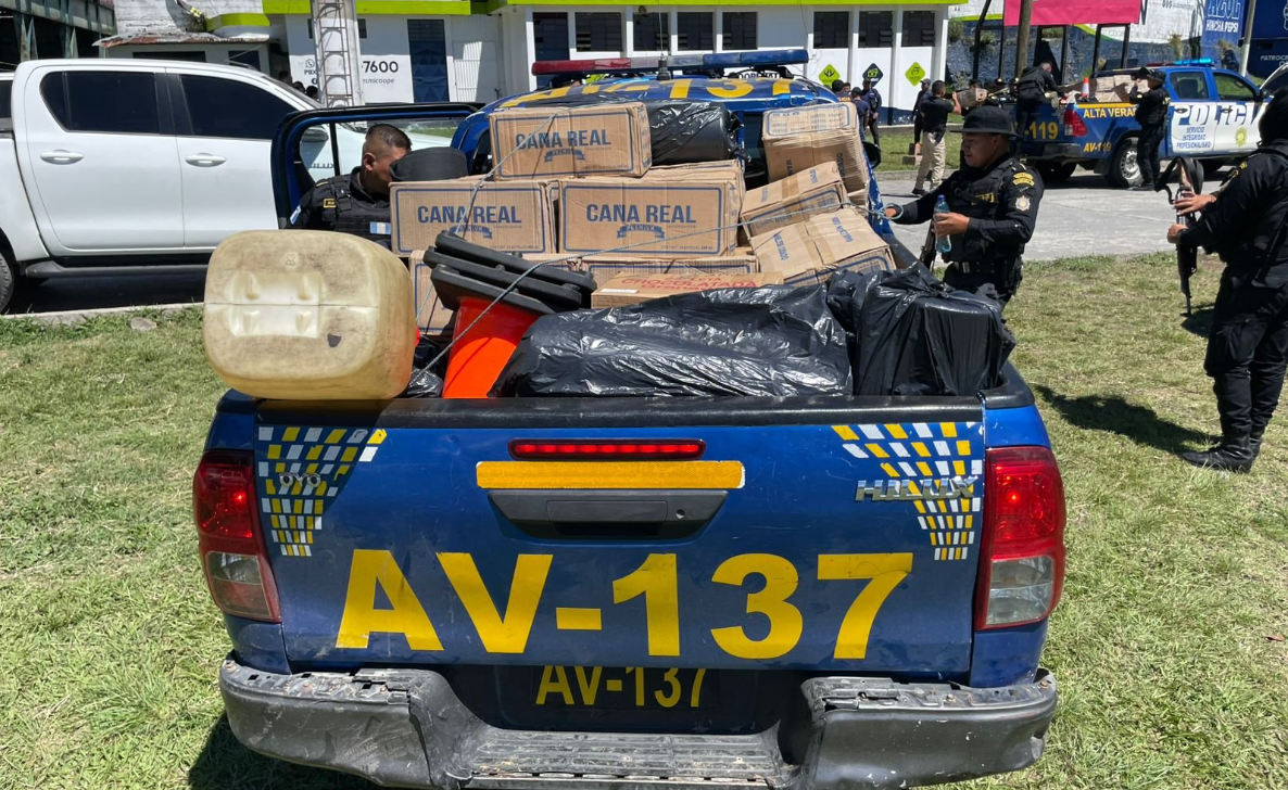 PNC decomisa más de 9 mil botellas de licor y 100 mil cajetillas de cigarrillos de contrabando en Alta Verapaz