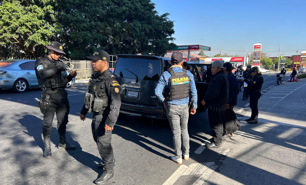 PNC hace inspecciones en El Naranjo en busca de taxis piratas