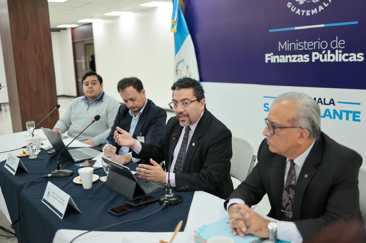 Chatbots y datos abiertos: las nuevas herramientas del Minfin para fortalecer la transparencia