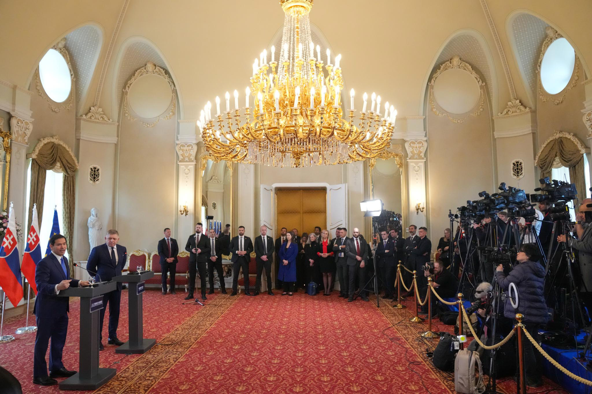 El secretario de Estado de Estados Unidos, Marco Rubio, habló sobre la situación en Venezuela durante una conferencia de prensa junto al primer ministro de Eslovaquia, en Bratislava.