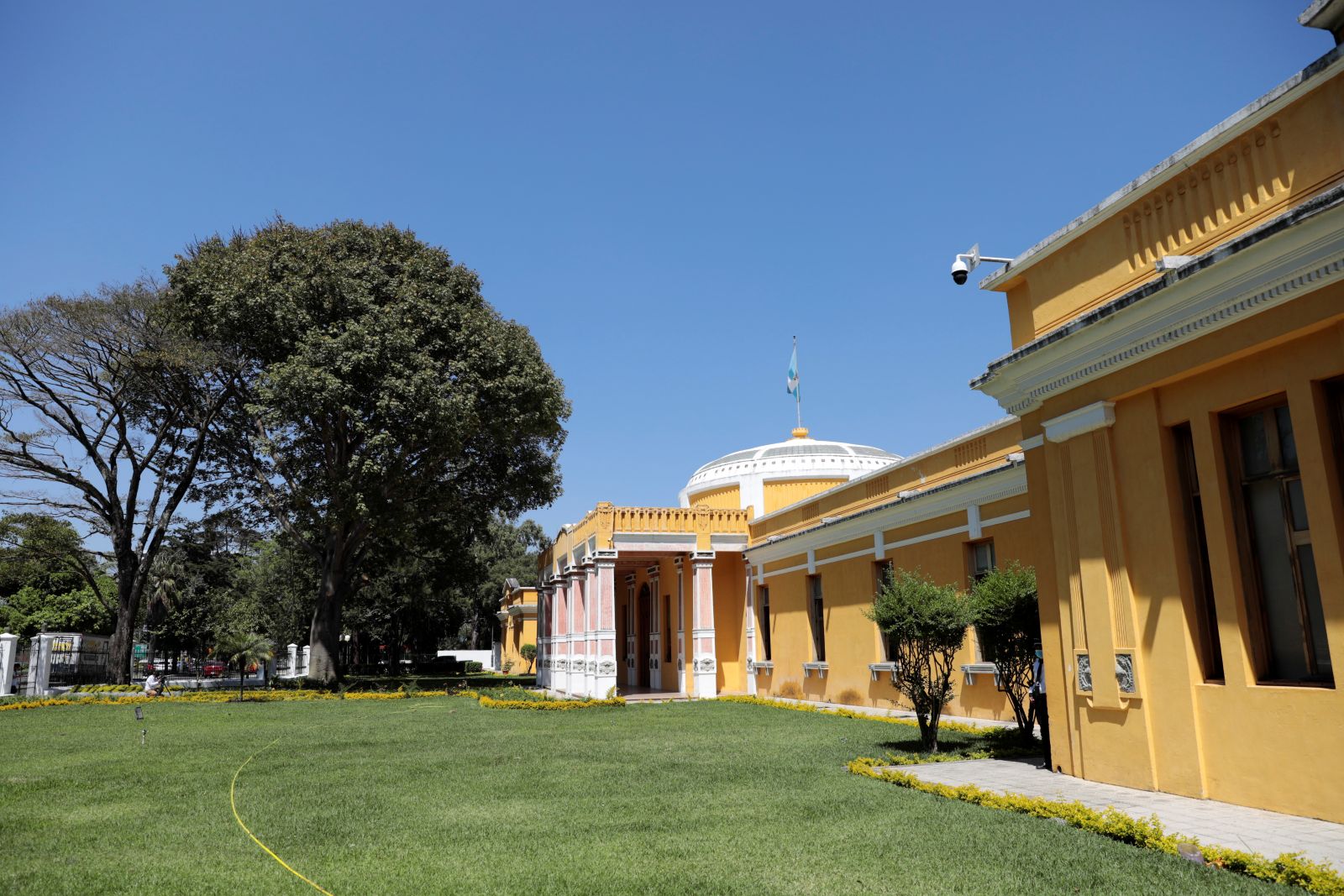 Crean escuelas e institutos normales con especialidades