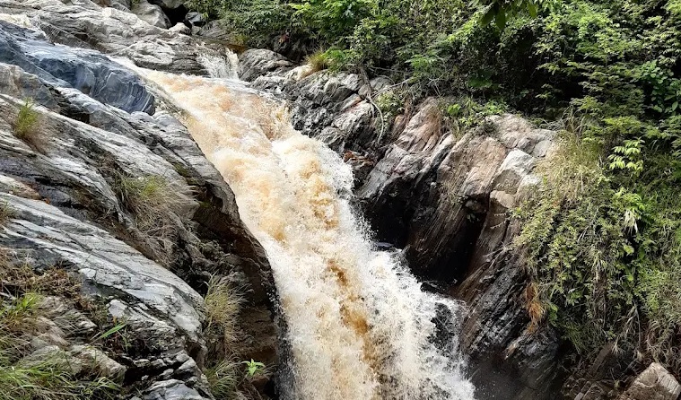 La Hidroeléctrica Pasabién se localiza en Río Hondo, Zacapa.