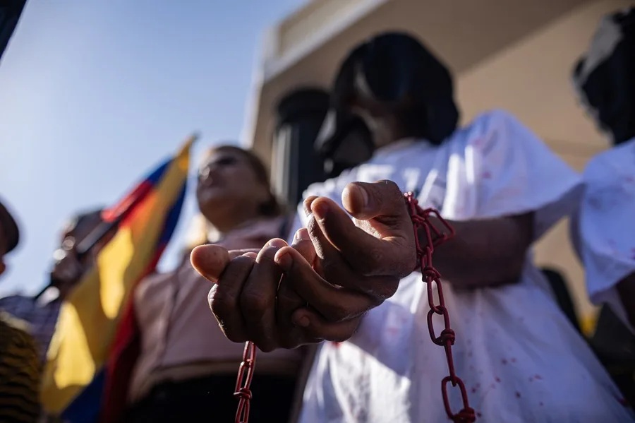 La ONG Foro Penal asegura que hasta ahora ha verificado la excarcelación de 350 presos políticos en Venezuela.