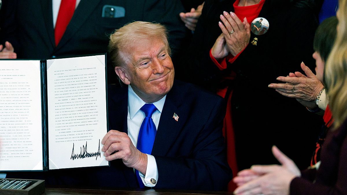 El gobierno del presidente de EE. UU. Donald Trump impuso nuevo arancel de 15 % luego del fallo de la Corte Suprema que invalida los gravámenes inpuestos previamente.