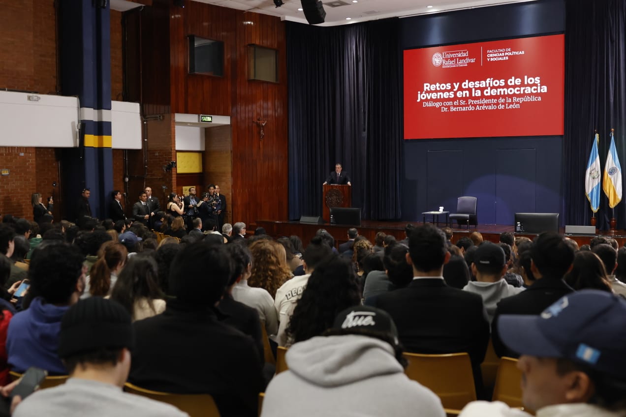 Presidente Bernardo Arévalo se refiere a las elecciones en el CANG. (Foto: Analí Camey)