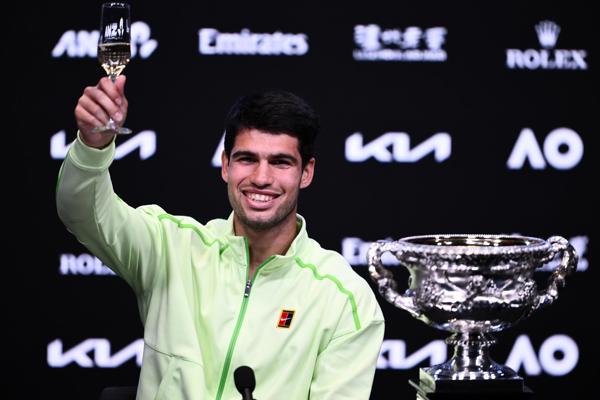Carlos Alcaraz luego de su victoria en el Abierto de Australia. / Foto: EFE.