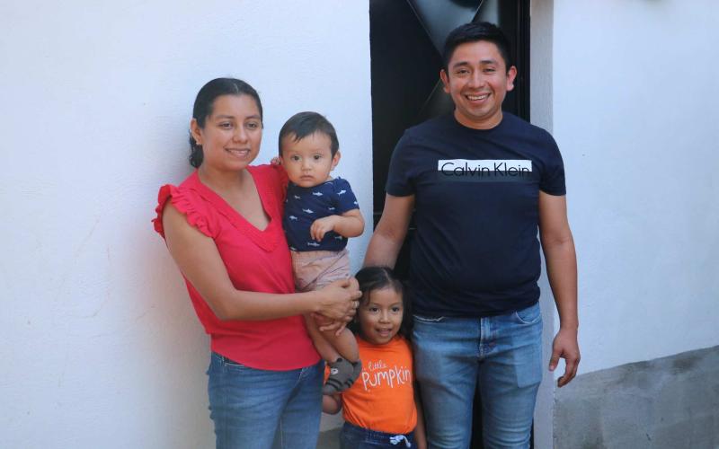 38 familias reciben subsidio habitacional otorgado por FOPAVI. (Foto: CIV)
