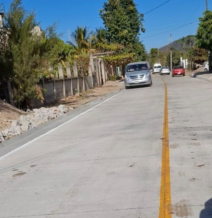 Entregan proyecto de pavimentación en aldea Bordo Alto, Quesada