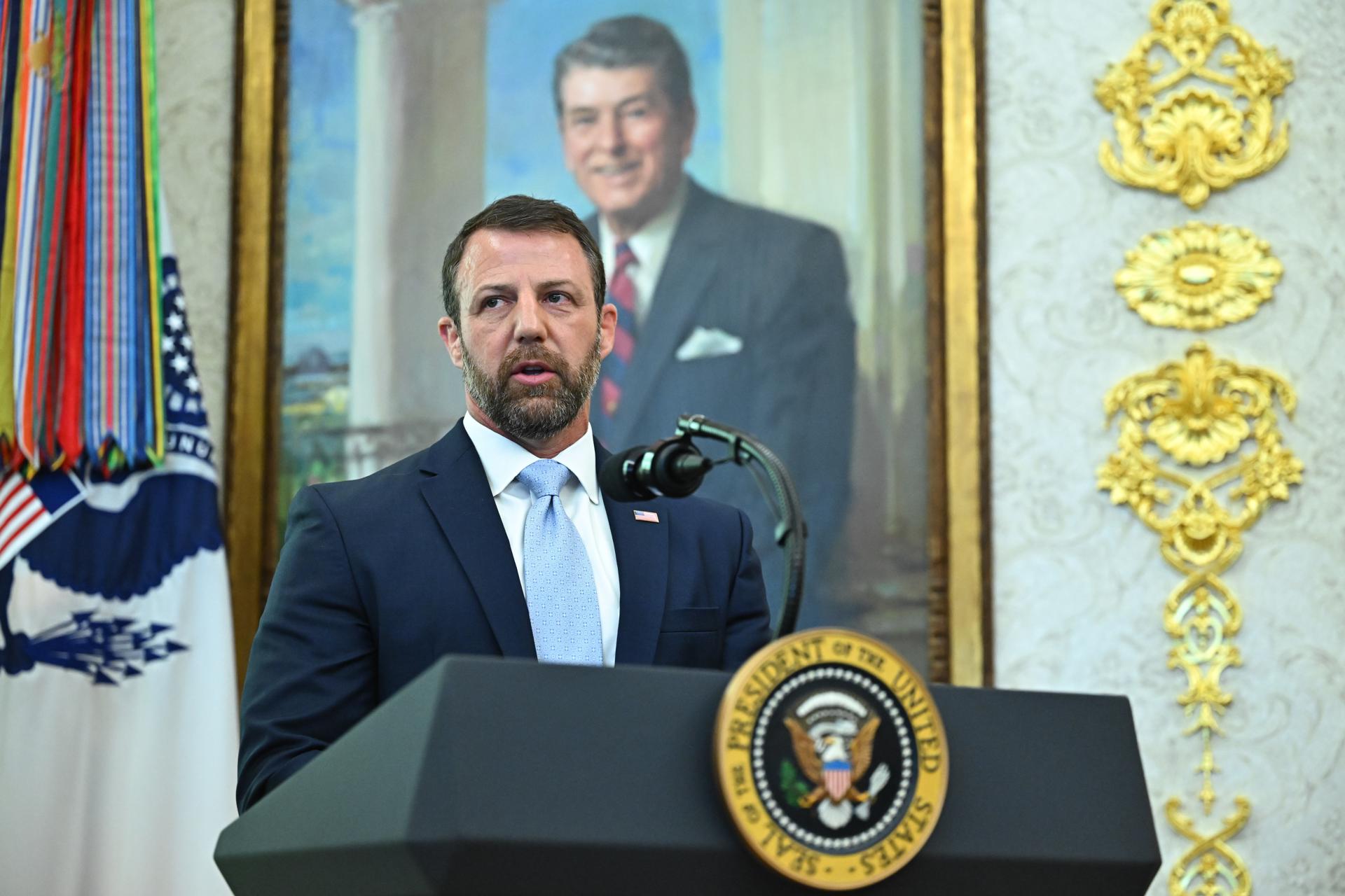 Markwayne Mullin asume como secretario de Seguridad de EE. UU. en sustitución de Kristi Noem